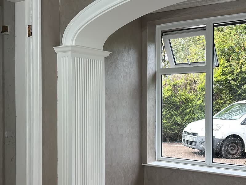Silk and polished: Silk finish, bay window